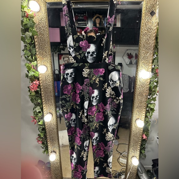 NWT Blackmilk Skull Bouquet Overalls XL - Picture 4 of 6